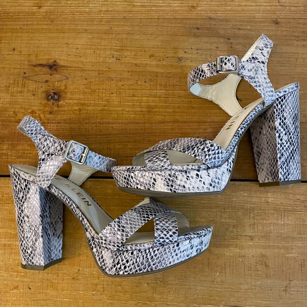 ANNE KLEIN SNAKESKIN HEELS SIZE 9